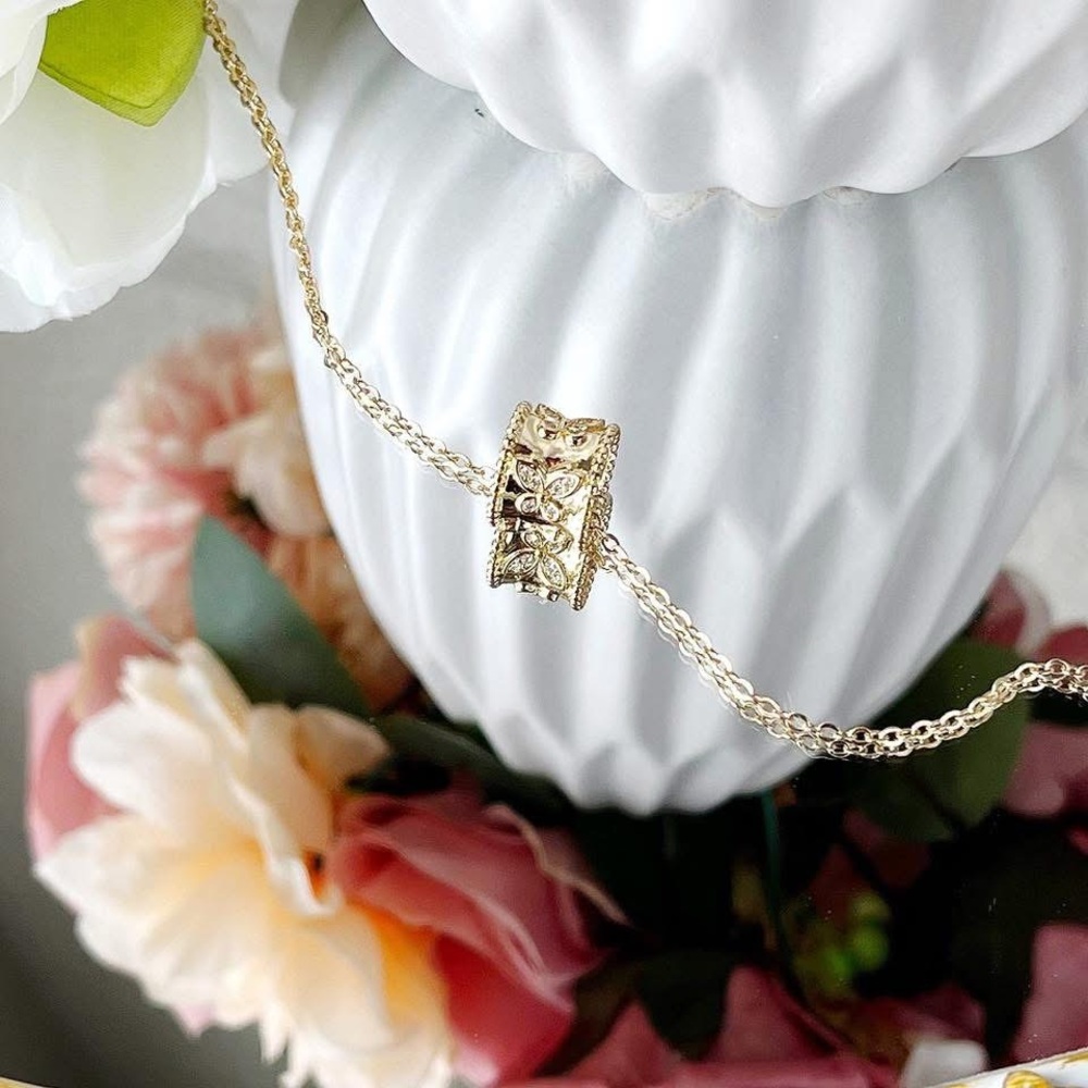 Elegant Gold Butterfly Pendant Necklace - Picture 11 of 12